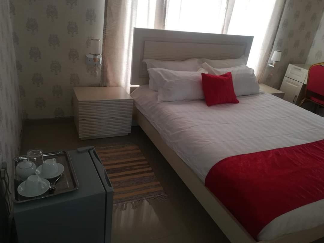 Lee Bed & Breakfast Francistown Exterior foto
